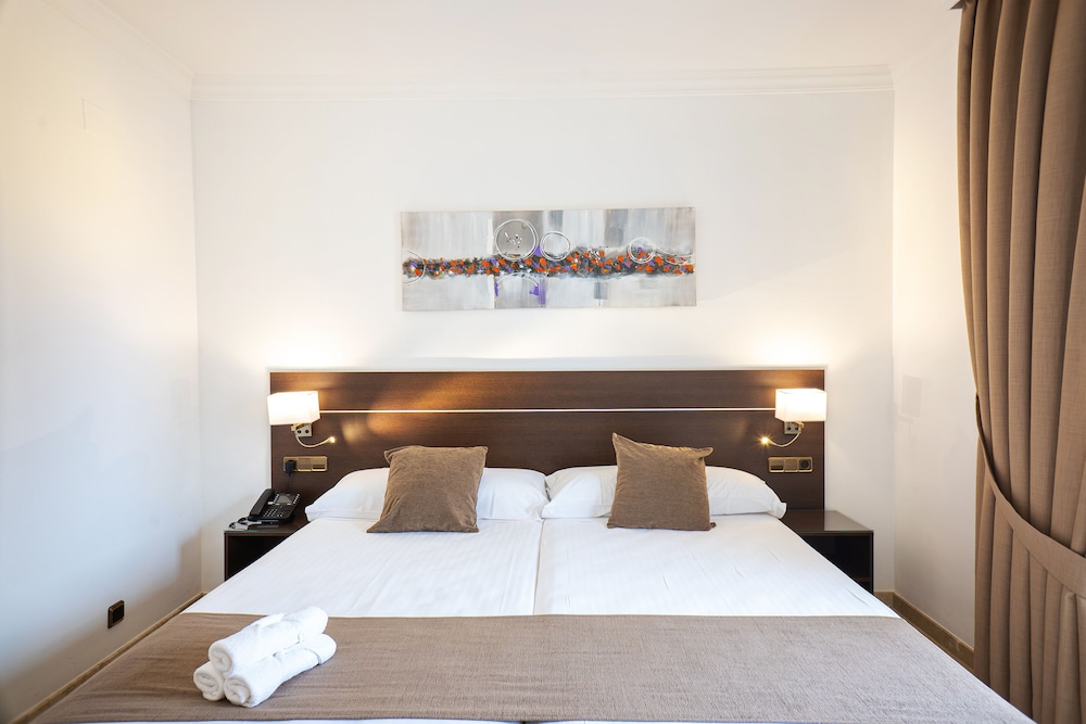Hotel Mainake Sl 24/60