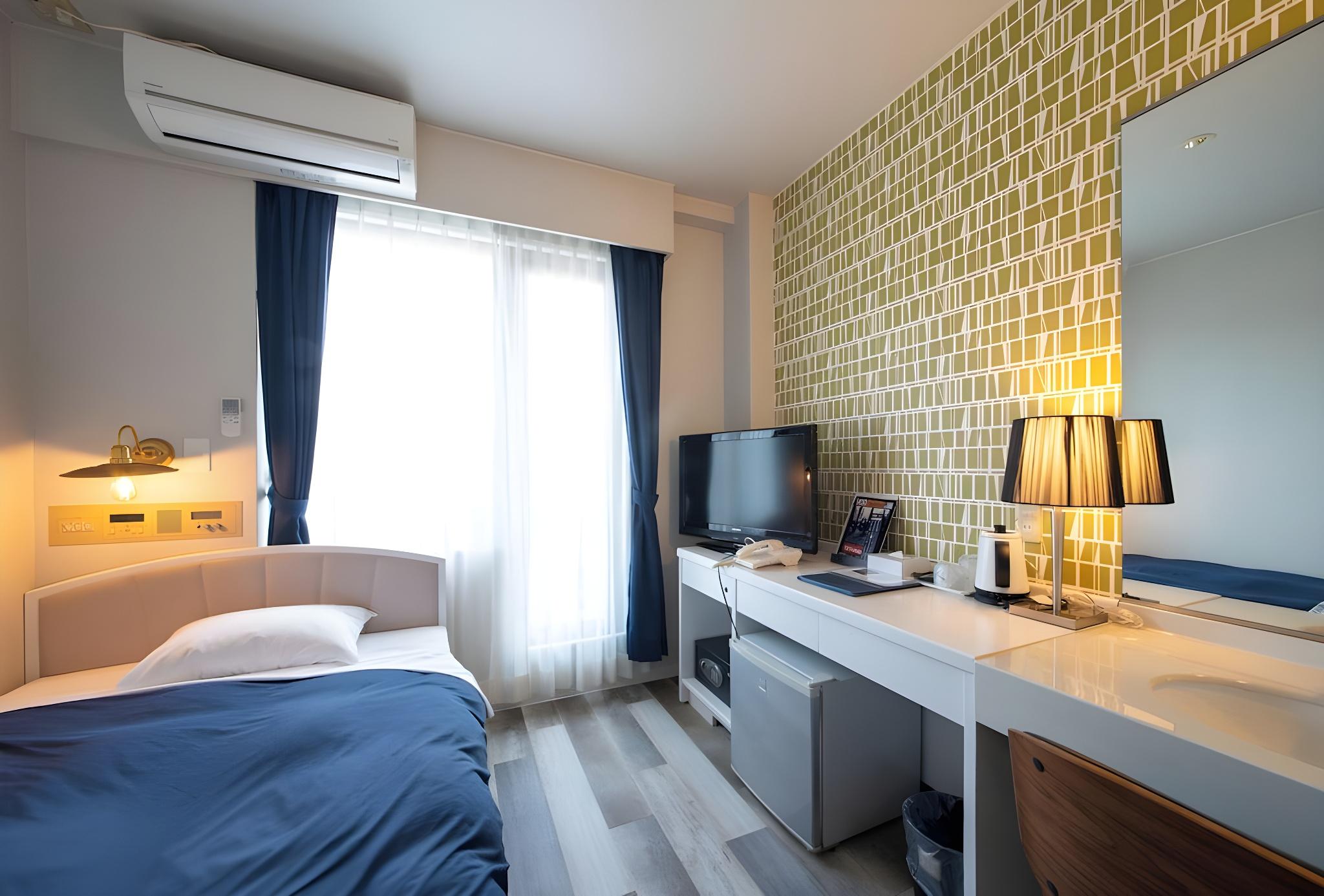 Semi Room, Semi Double Bed
