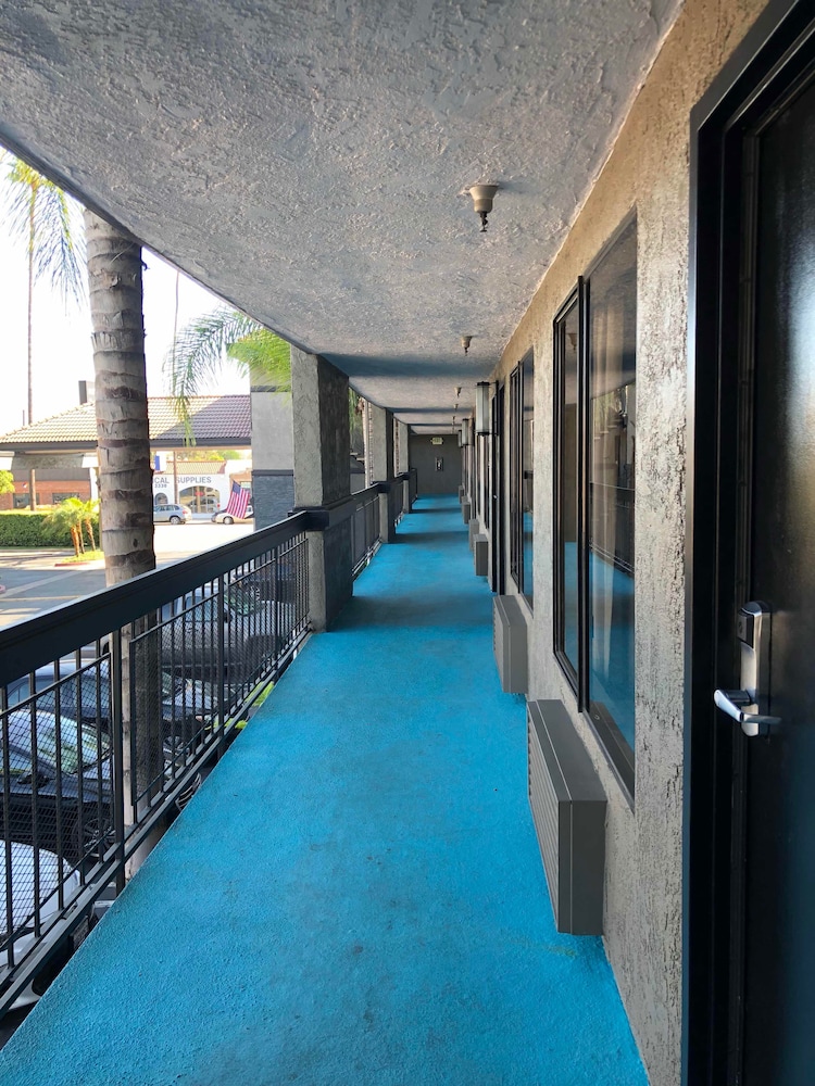 Hotel Le Reve Pasadena 55/59