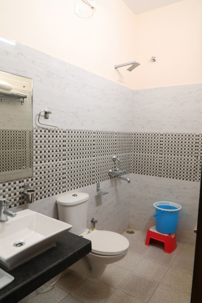 Hotel Panigrahan 26/27