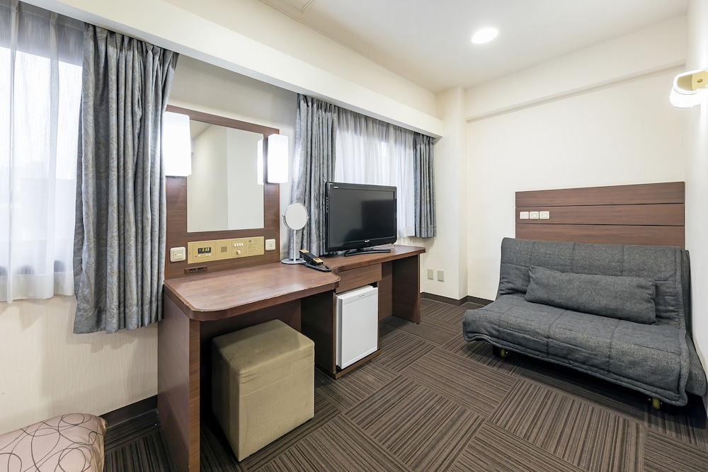 Akasaka Yoko Hotel 53/65
