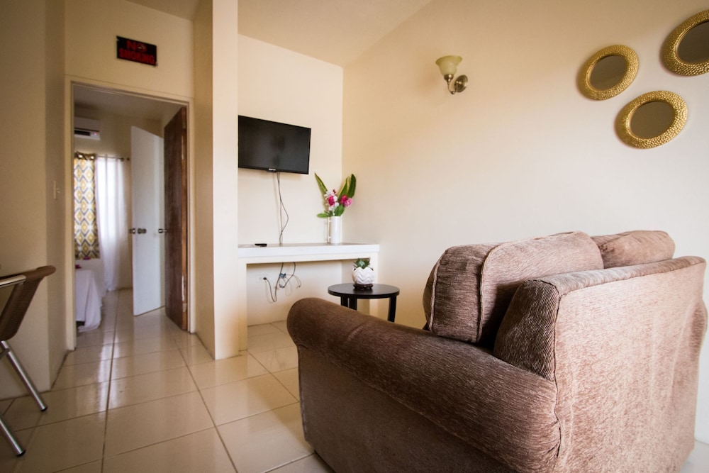 Connies Comfort Suites 29/50