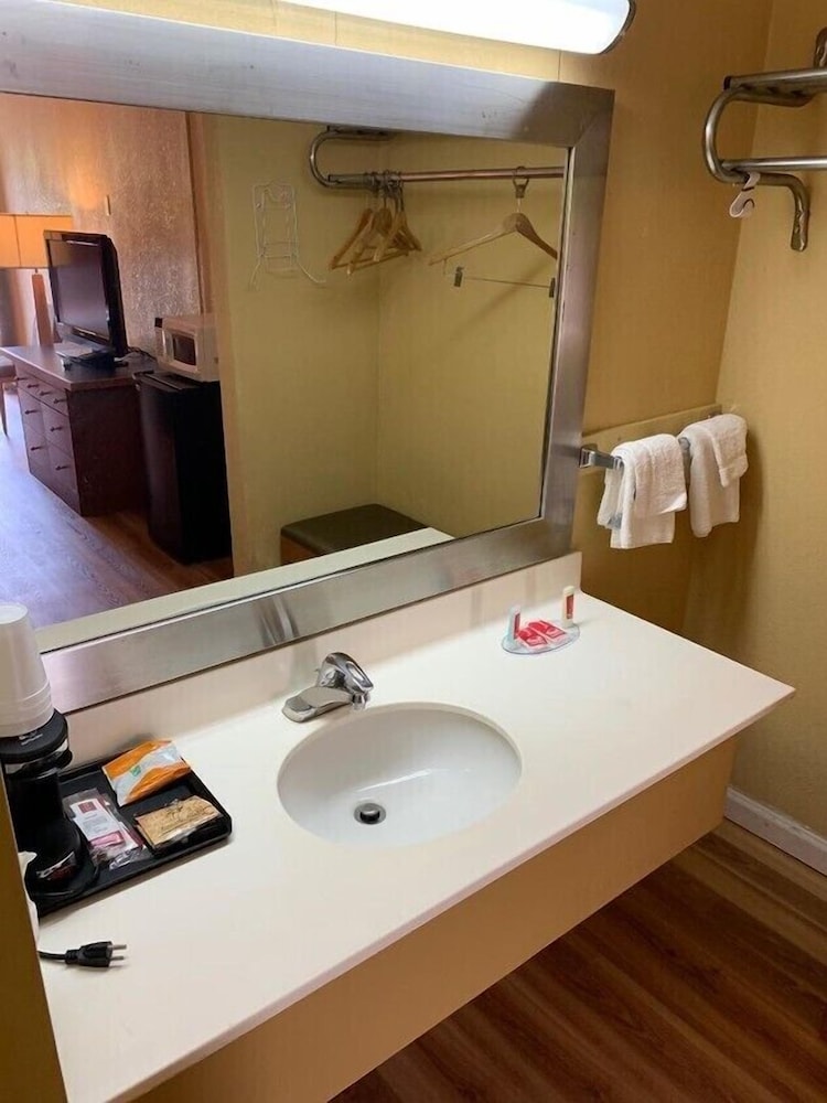 Amerivu Inn Gilbertsville 24/24