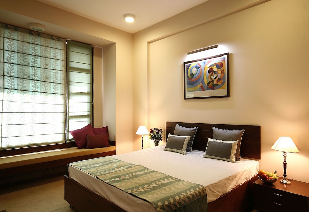 Ahuja Residency Parklane 16/50