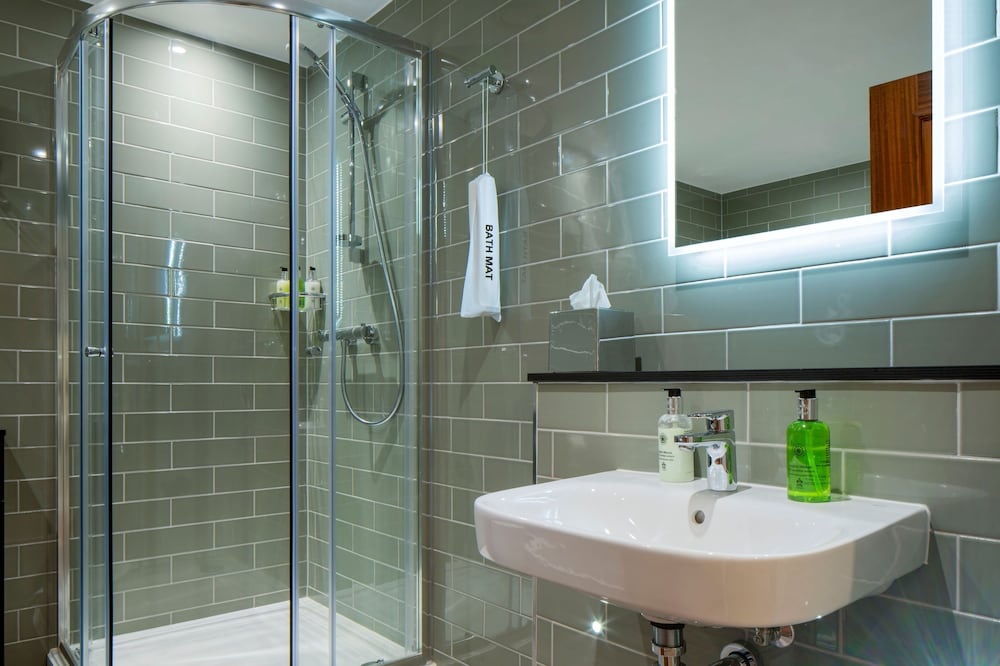 Best Western the Three Swans Hotel 63/69