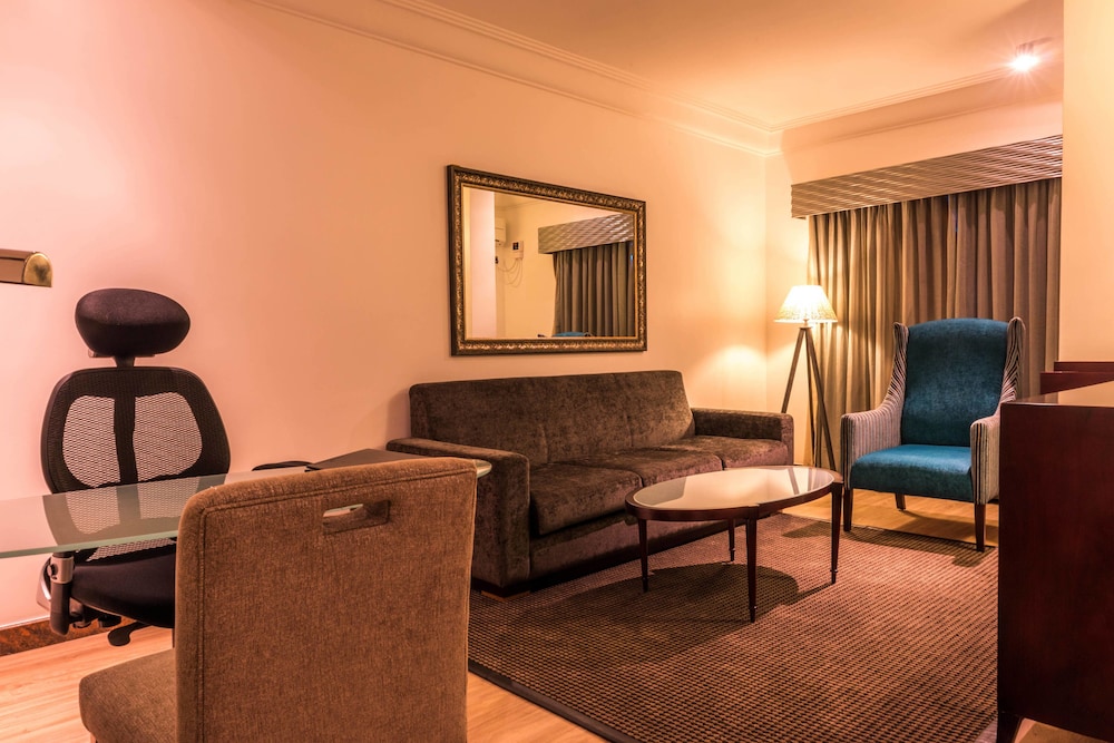 Protea Hotel By Marriott Lagos Kuramo Waters 44/71
