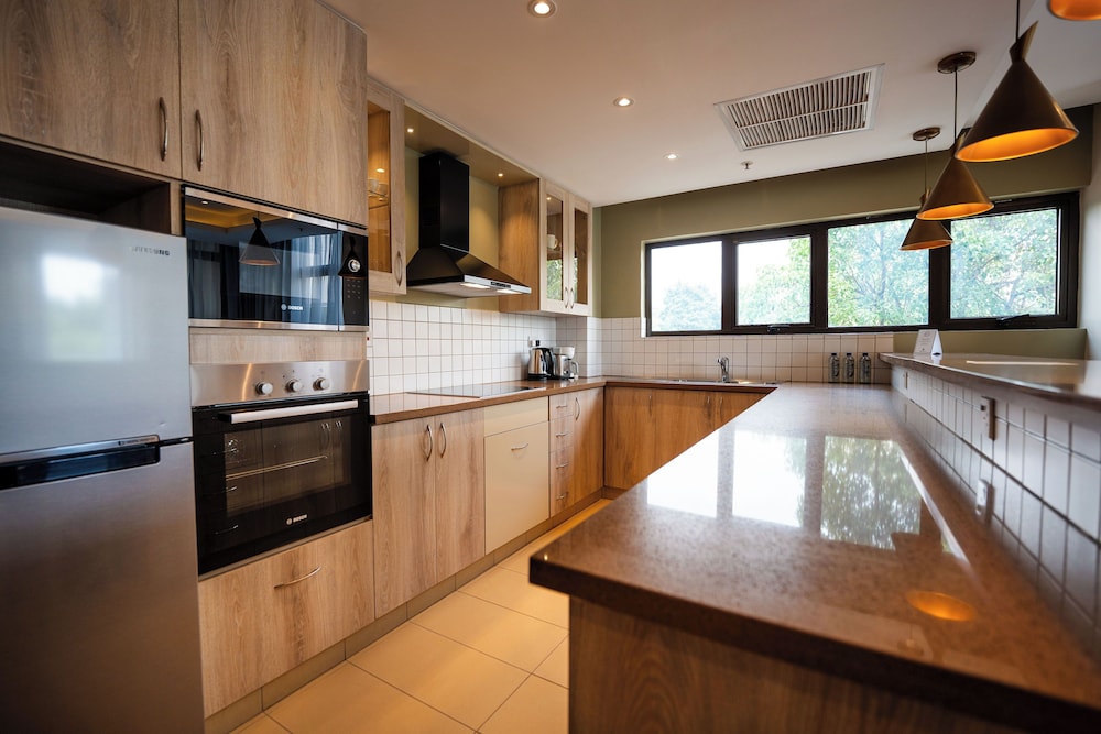 Trademark Suites at Enaki Town 18/60