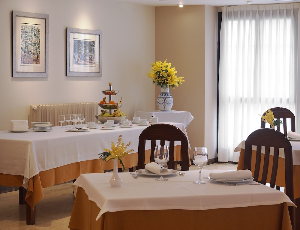 Arias Hotel 24/38