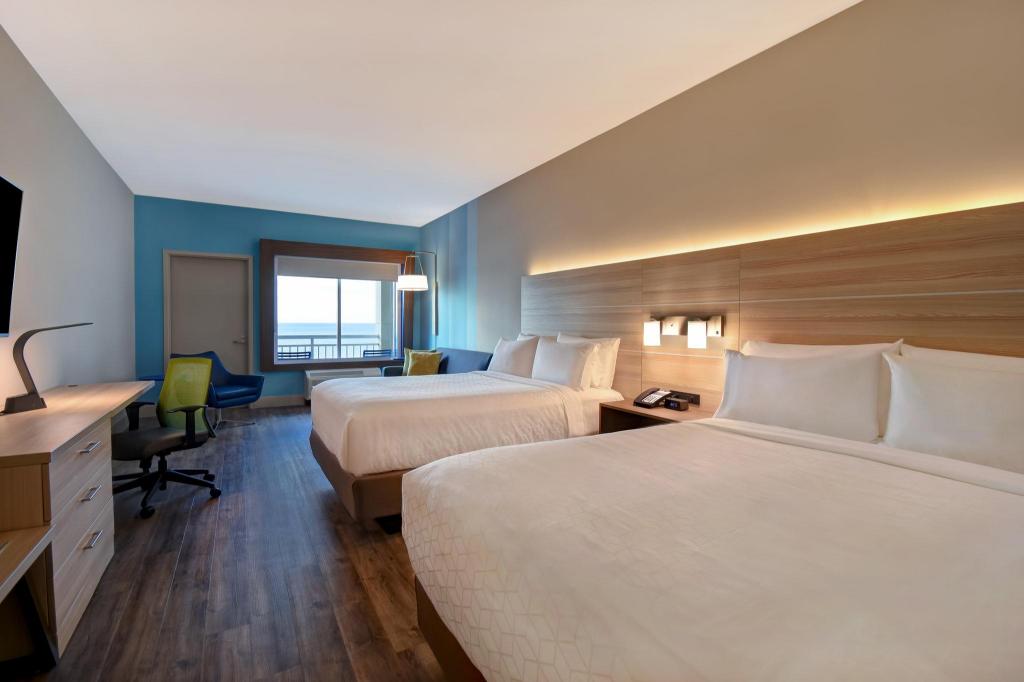 Suite, 2 Queen Beds, Beach Front, Balcony