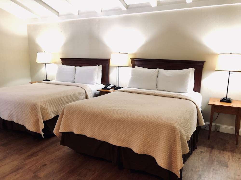 Carmel Resort Inn 31/72
