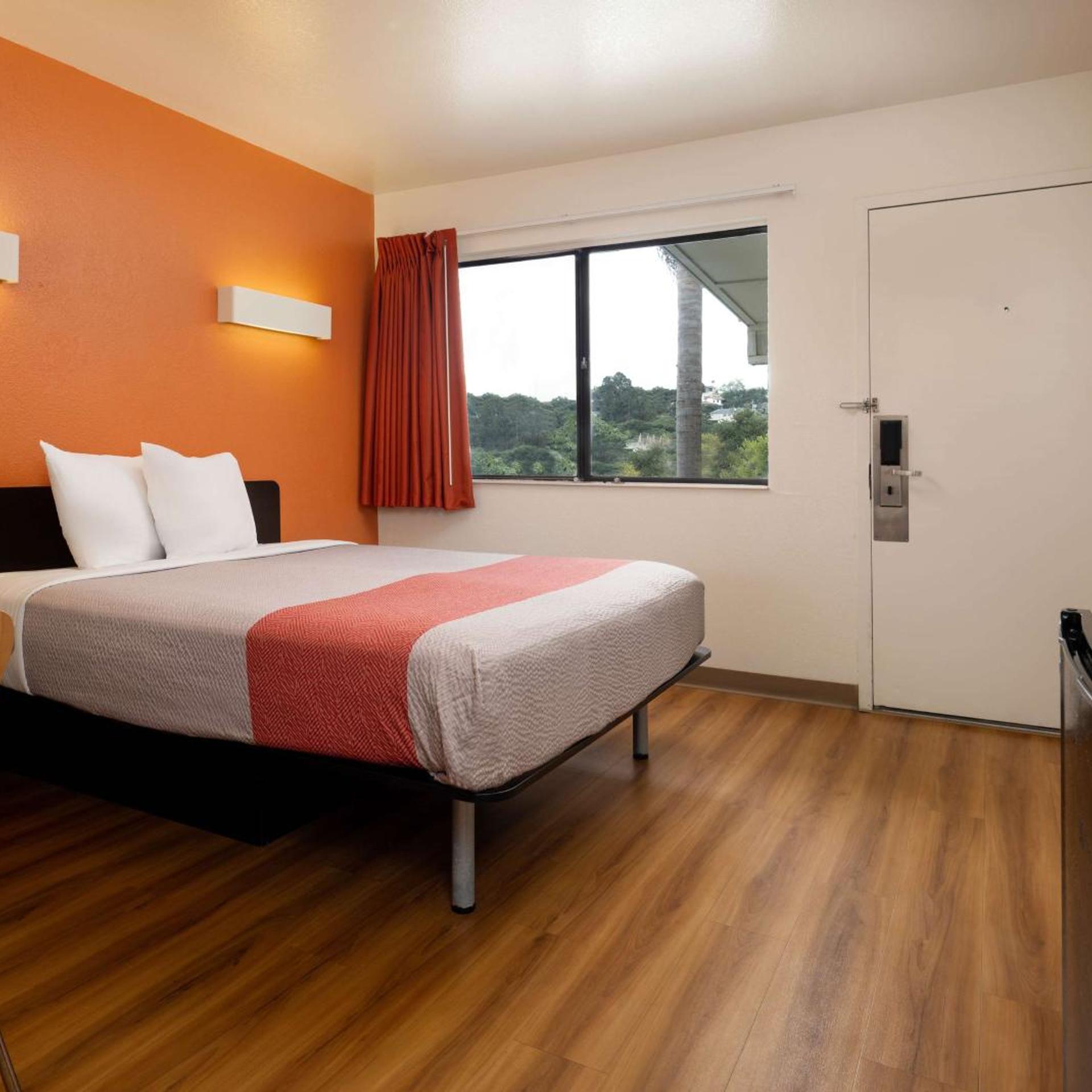 1 Full Bed - ADA/RI Shower