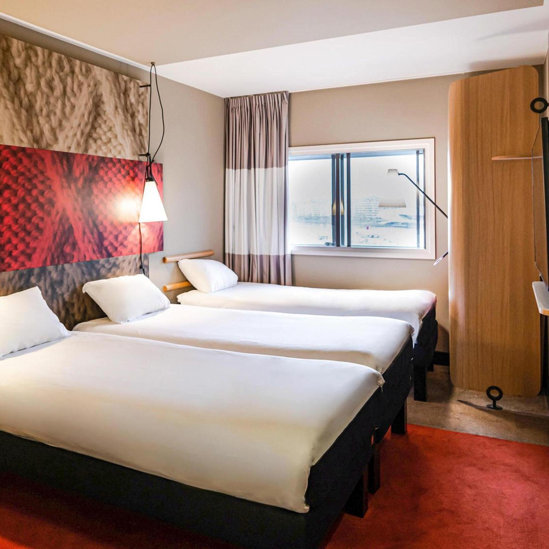 Room, Triple