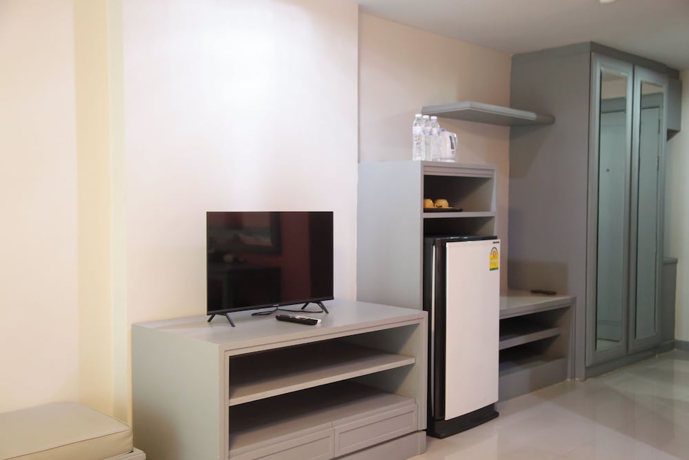 Convenient Grand Plus Hotel Suvarnabhumi 41/44
