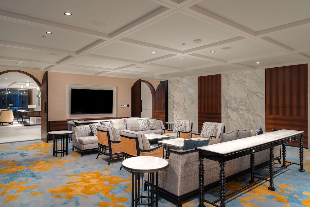 Hyatt Regency Phnom Penh 64/72