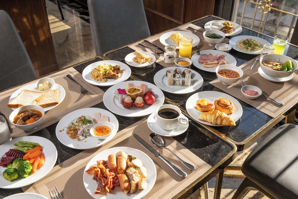 Golden Lotus Luxury Hotel Da Nang 36/50