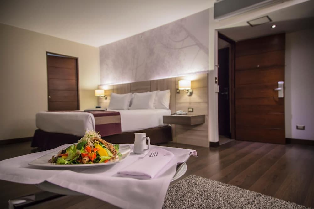 AKU HOTELS 25/69