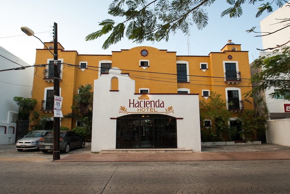 Hacienda Cancun Hotel 40/50