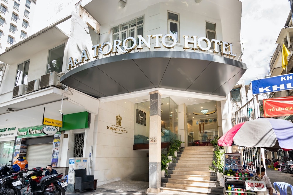 A&A Toronto Hotel 2/66