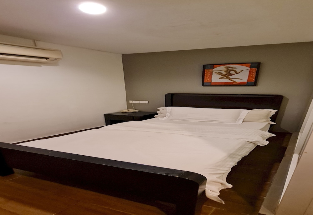 Crossroads Hotel 28/46