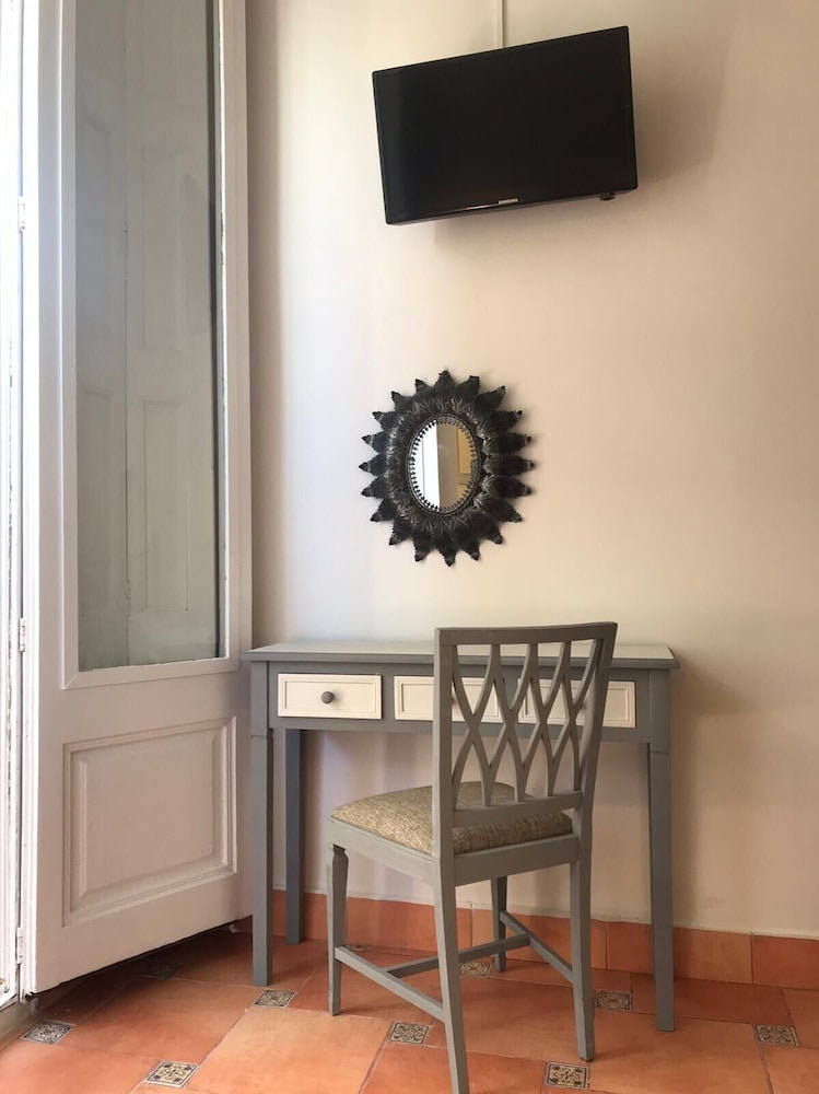 BARCELONA CENTER INN 5/50