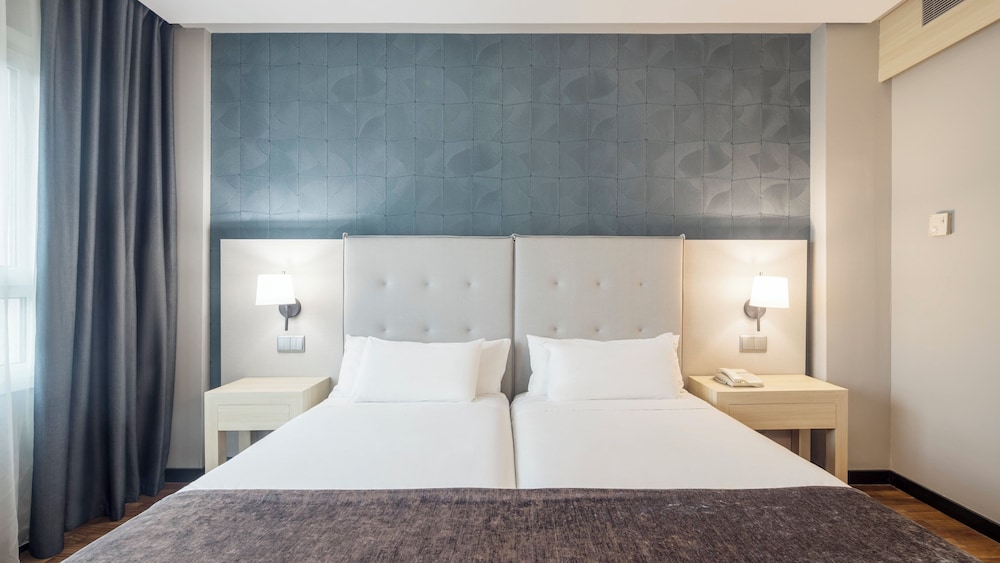 ROOM, DOUBLE BED