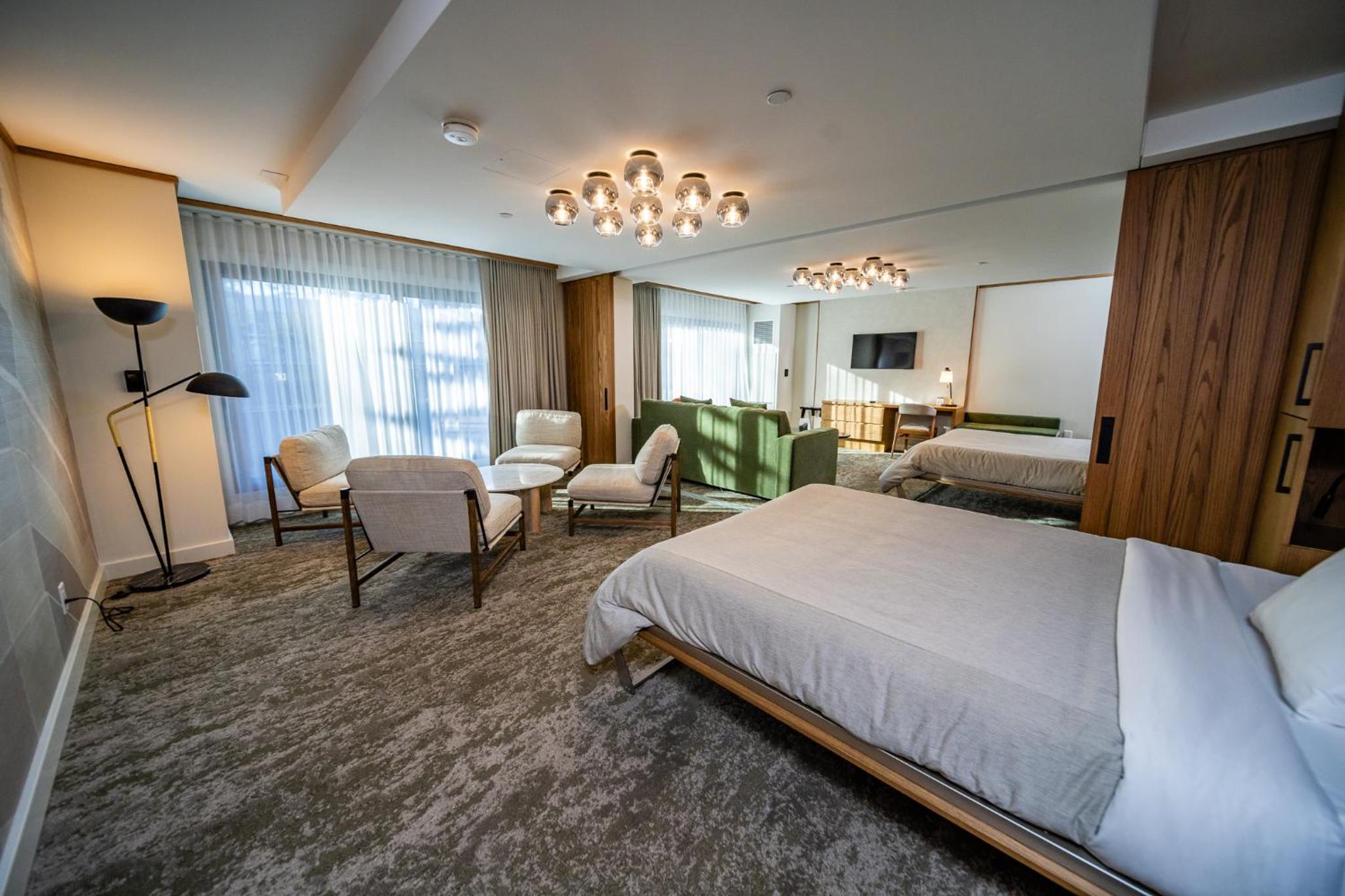 Lodge, Suite
