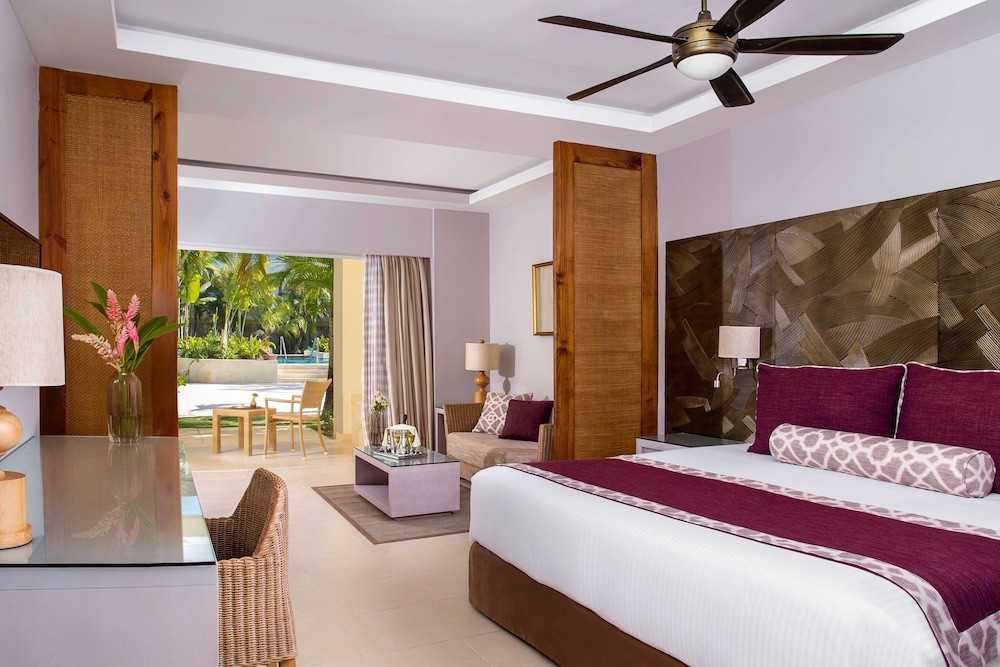 Deluxe, King Bed, Pool Terrace
