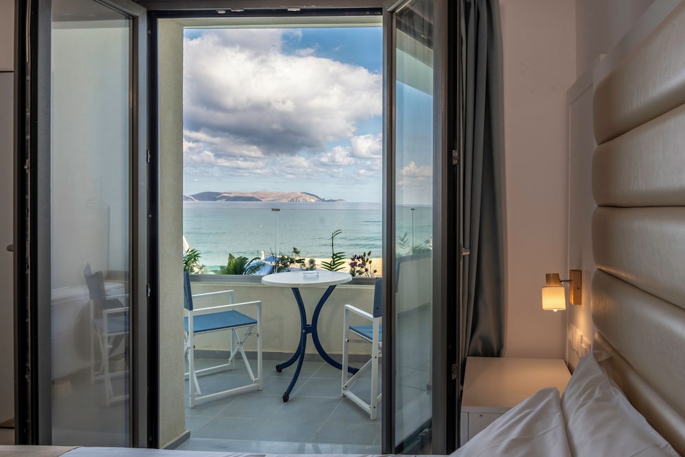Sunset Beach Hotel 50/50