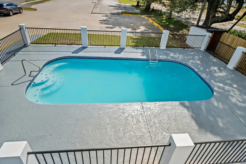 Econo Lodge Biloxi Beach 25/43