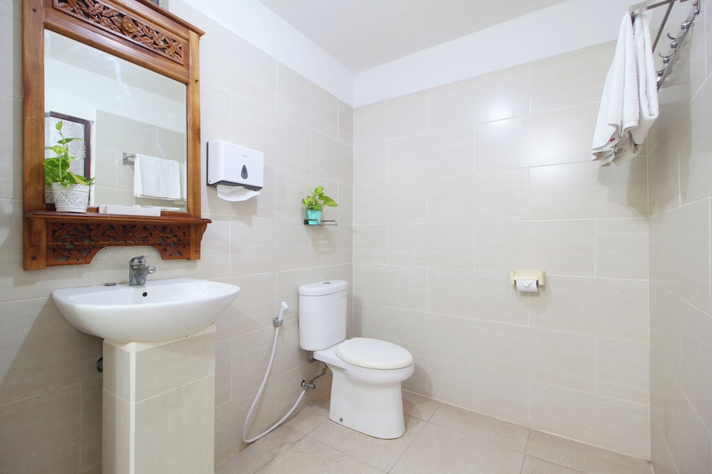 Hotel Jati And Home Stay 68/71