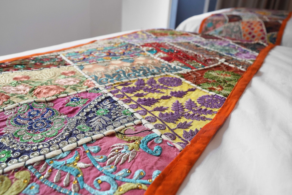 Suites Boutique Dawat 25/50