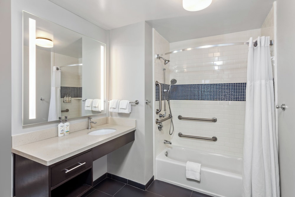 Studio, Suite, King Bed, Kitchen, Accessible