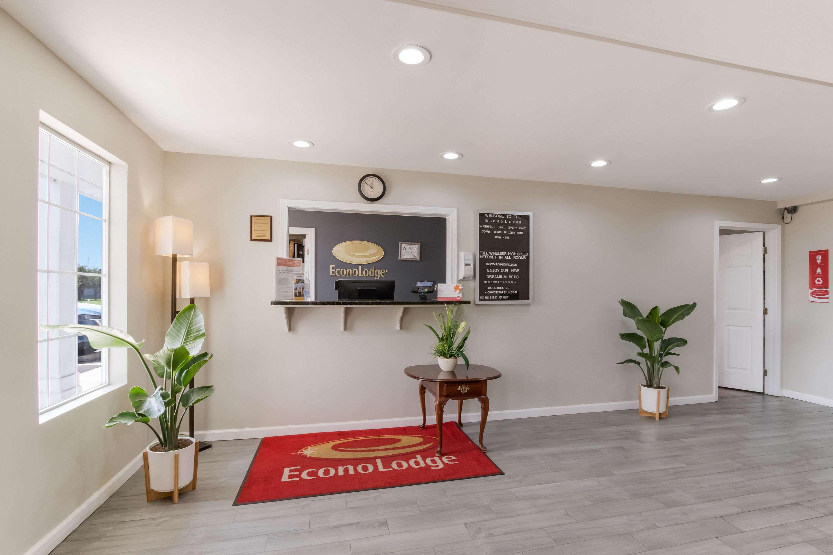 Econo Lodge Greenville near University 7/64