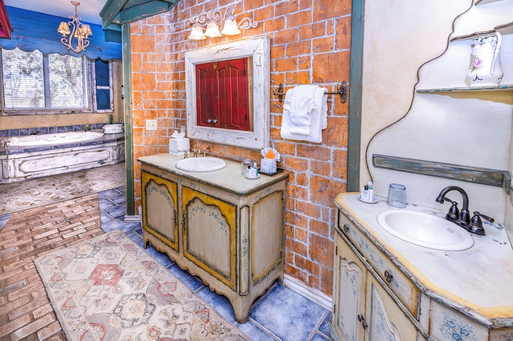 Adobe Grand Villas 73/73