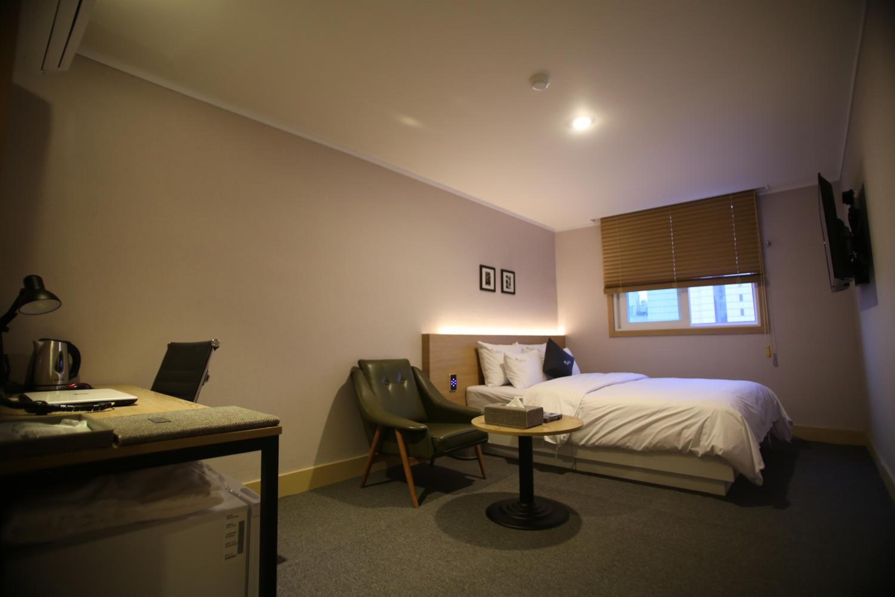 DELUXE, DOUBLE BED