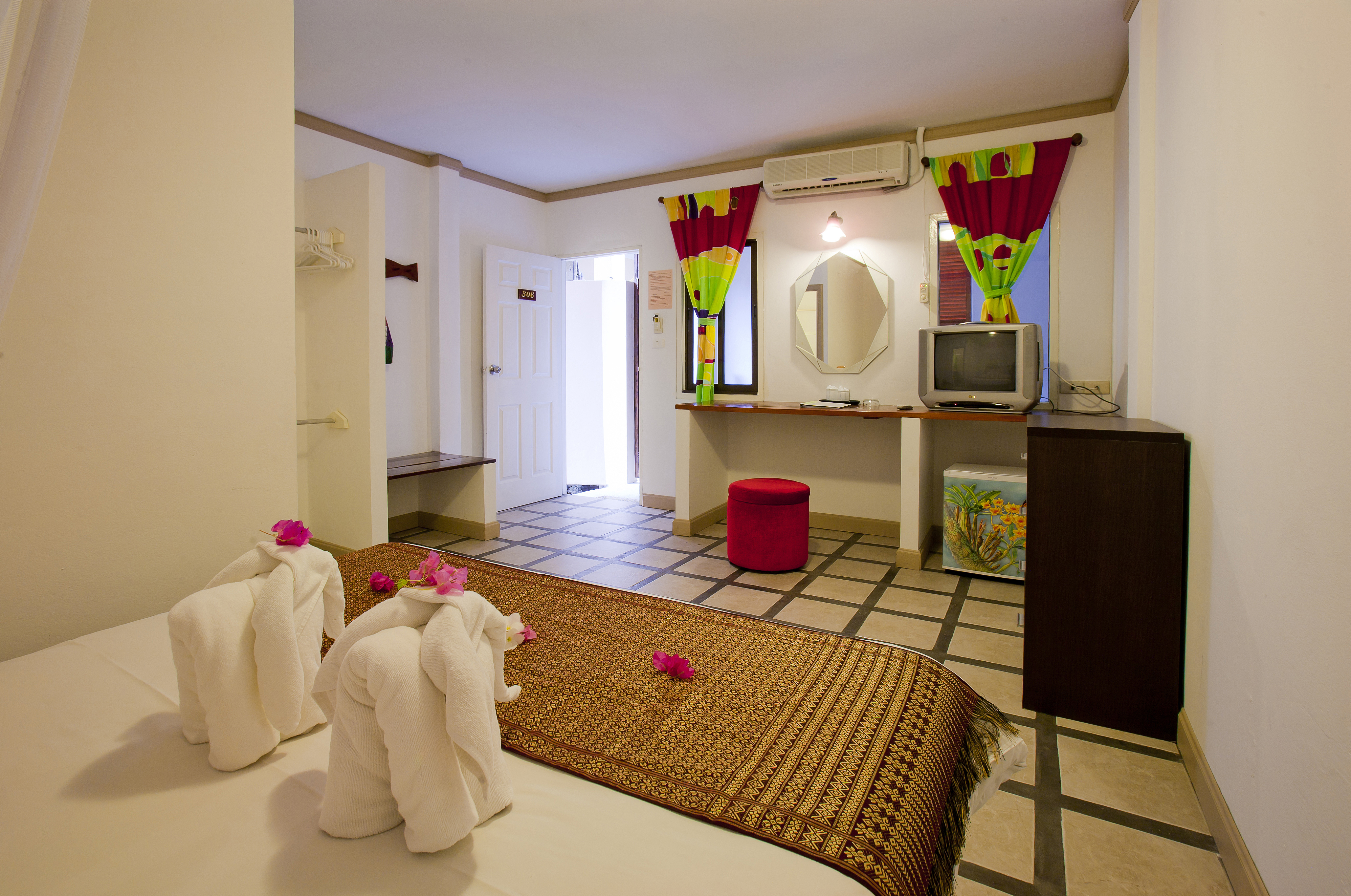 Niranapa Boutique Resort 30/50