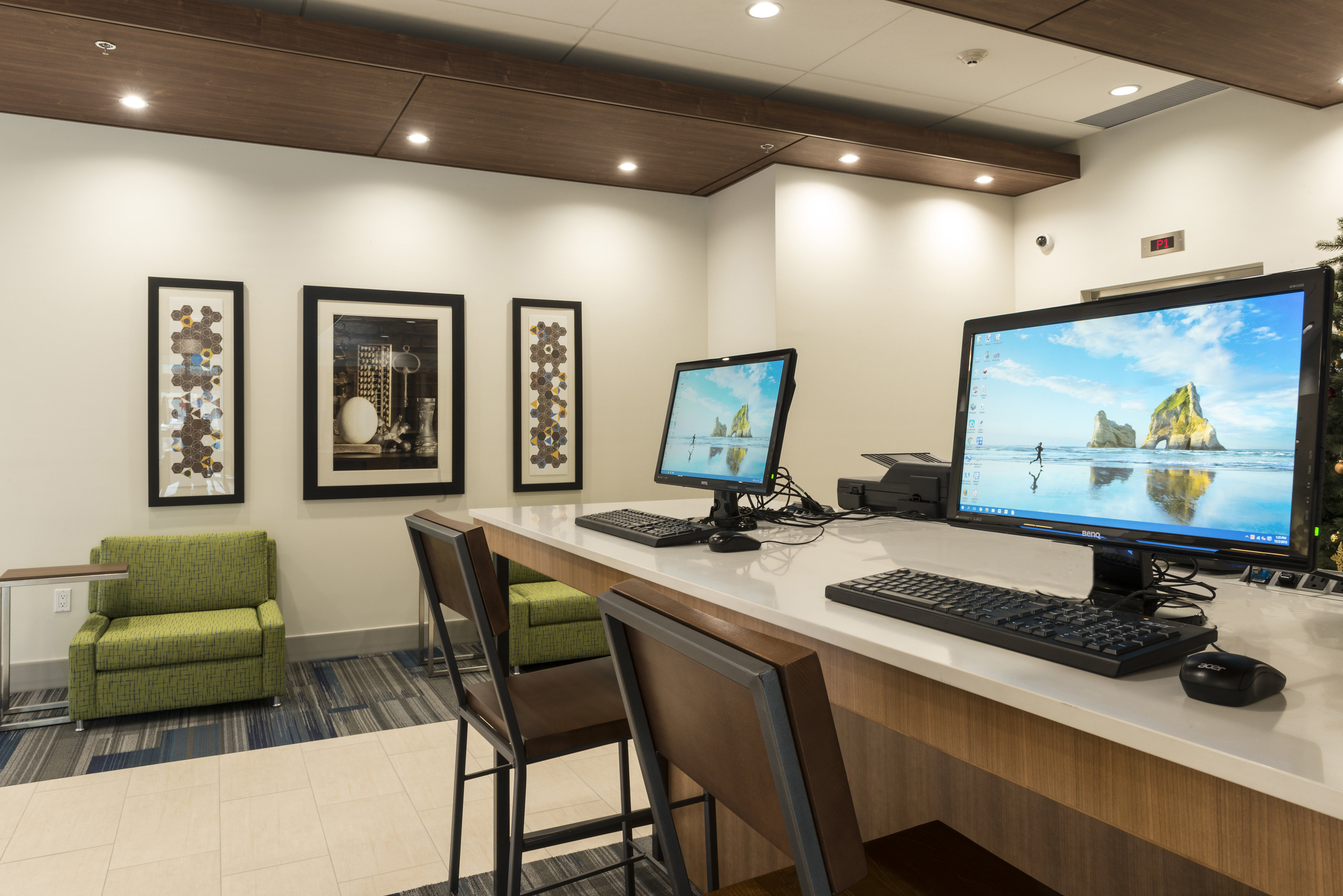 Holiday Inn Express And Suites Victoria Colwood 58/67