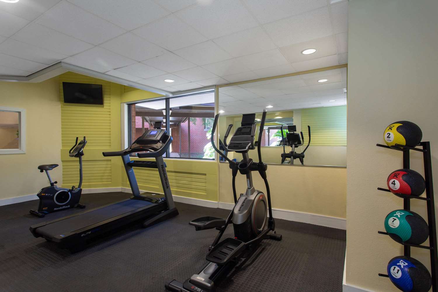 Days Inn Suites Tallahassee Conference Center I 10 Hotel 30/57
