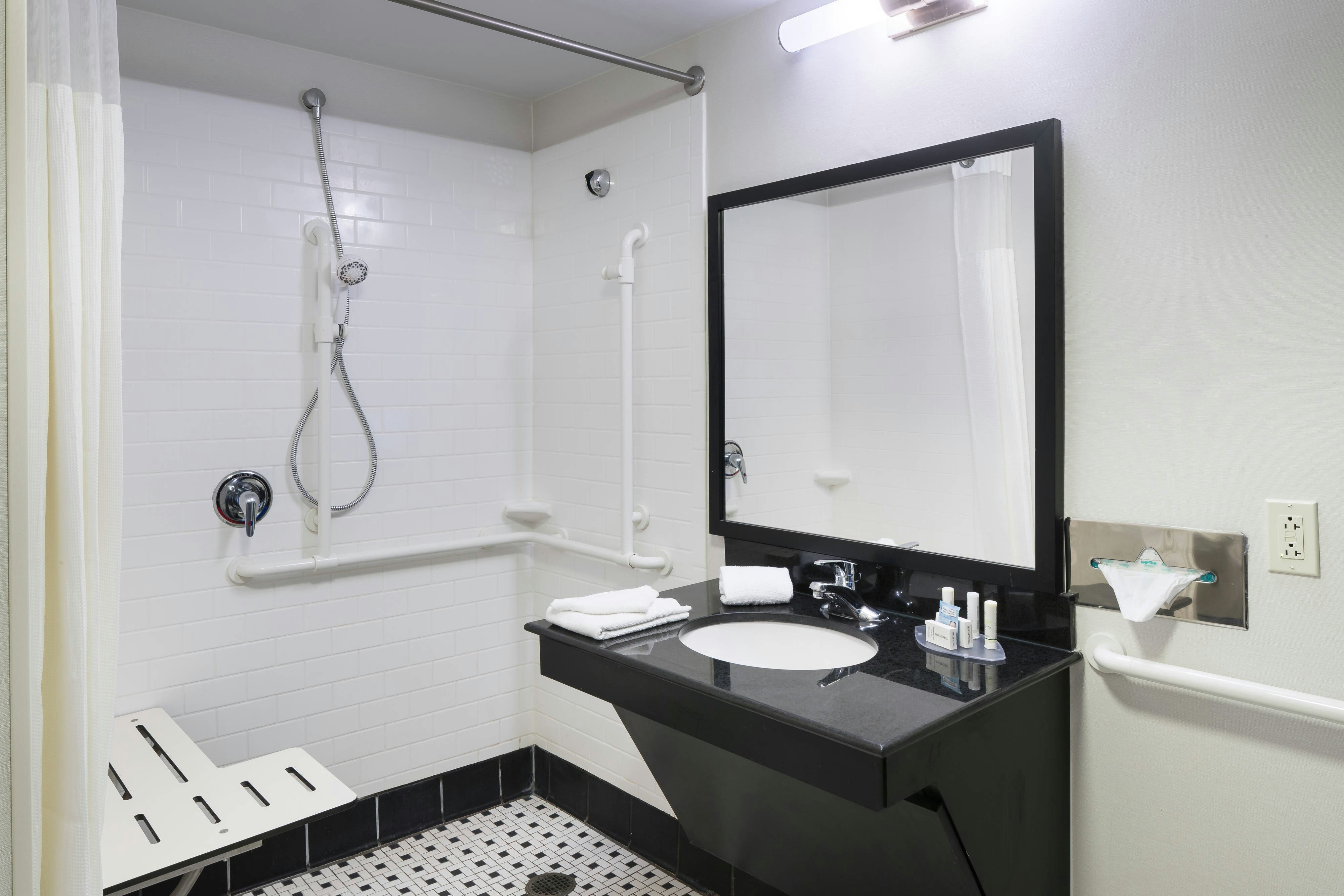 غرفة، Fairfield Inn & Suites Kansas City Overland Park 3/4