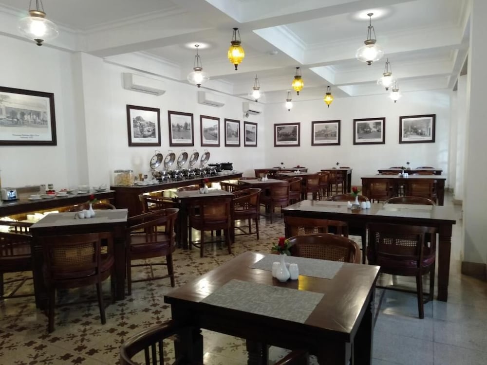 Daroessalam Hotel 30/49