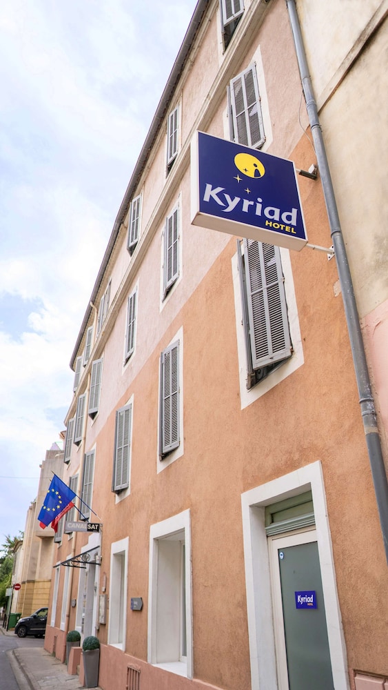 Kyriad Nimes Centre 3/60