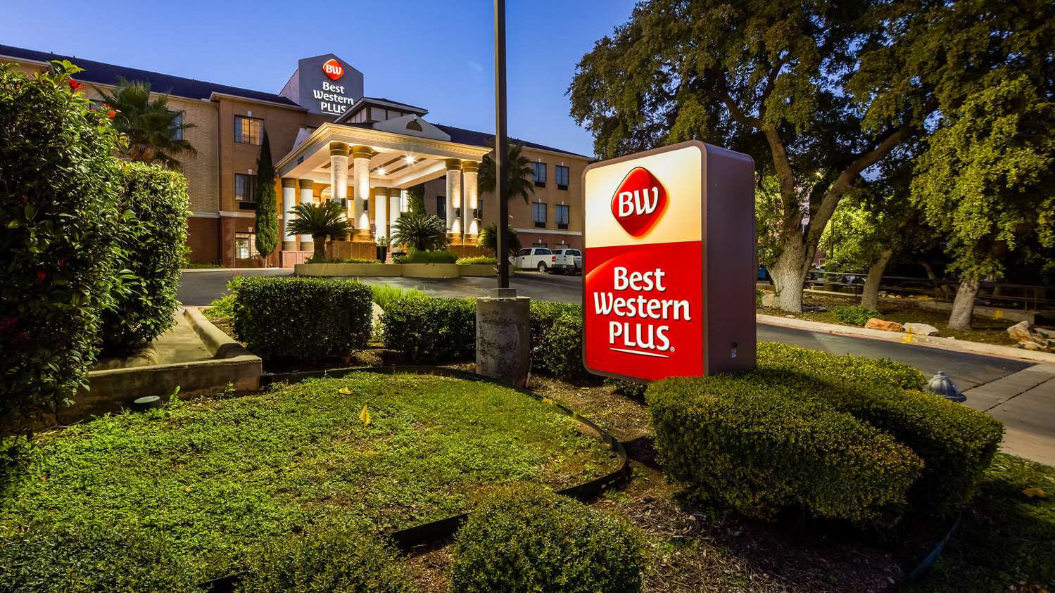 Best Western Plus Hill Country Suites 34/35