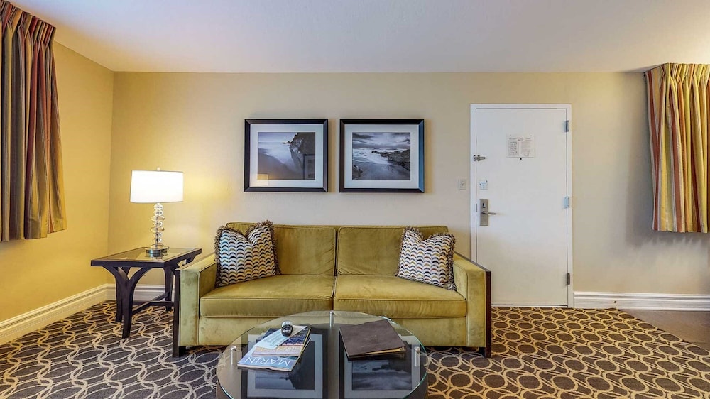 Marin Suites Hotel 45/81