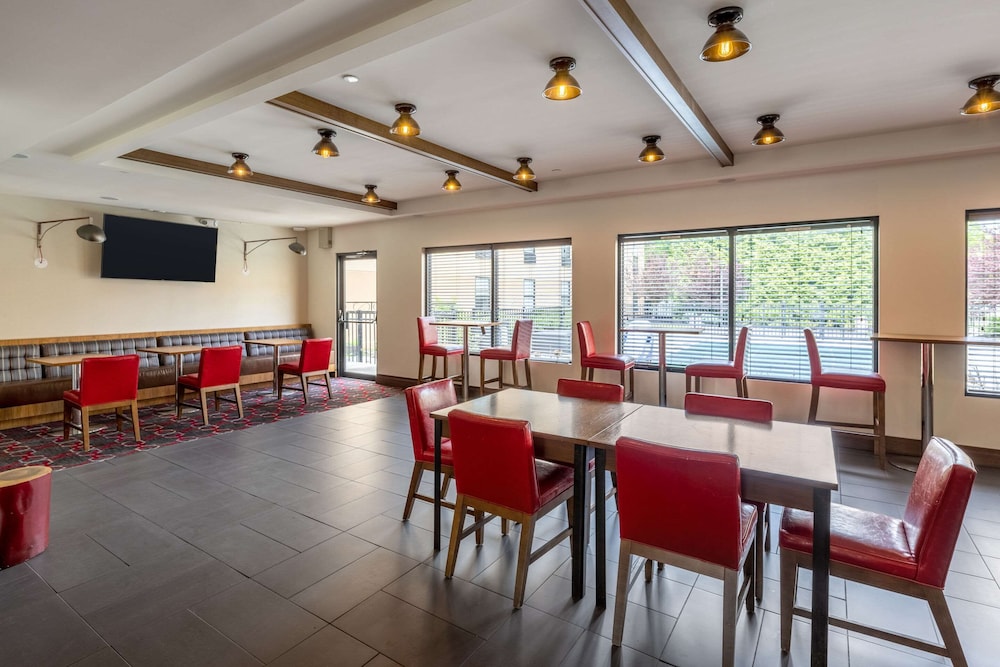 The Crossroads Hotel - Newburgh 26/36
