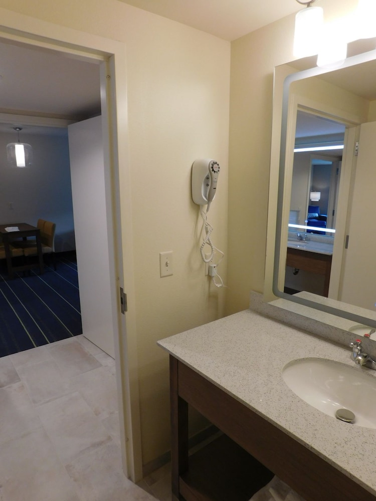Days Inn & Suites by Wyndham Kearney 25/61