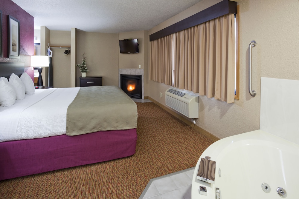 AmericInn by Wyndham Osceola 9/33