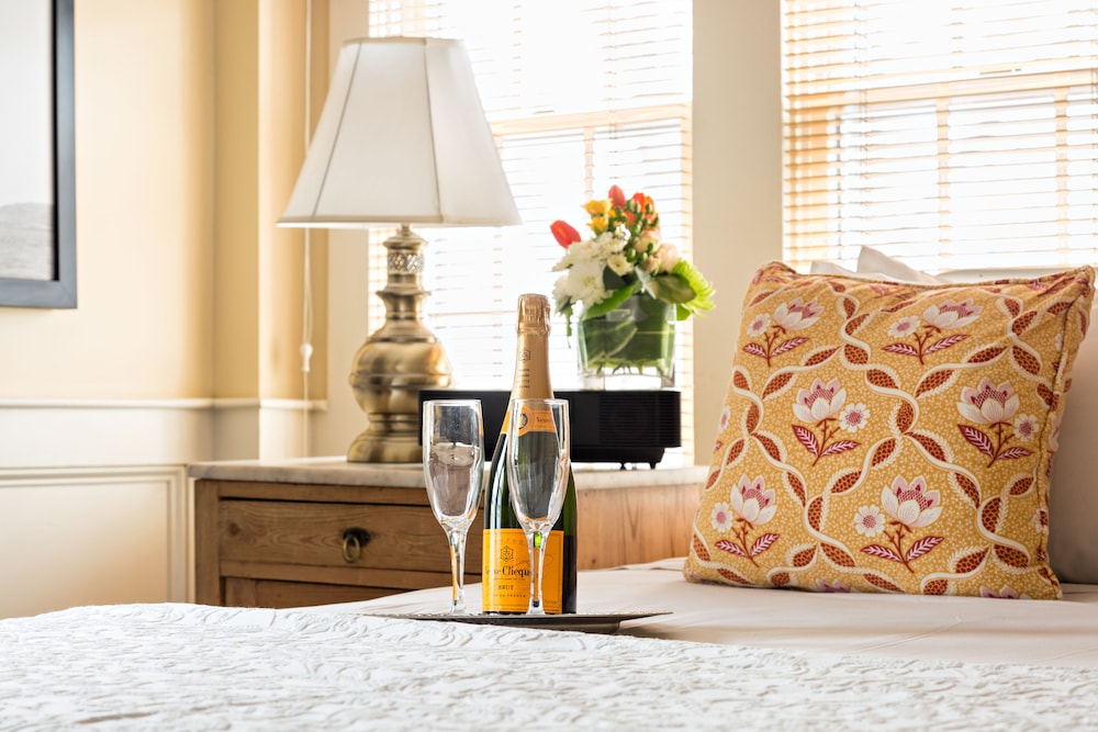 Brass Key Guesthouse - Adults Only 7/67