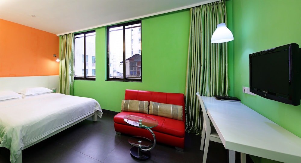 LN White House Hotel 38/48
