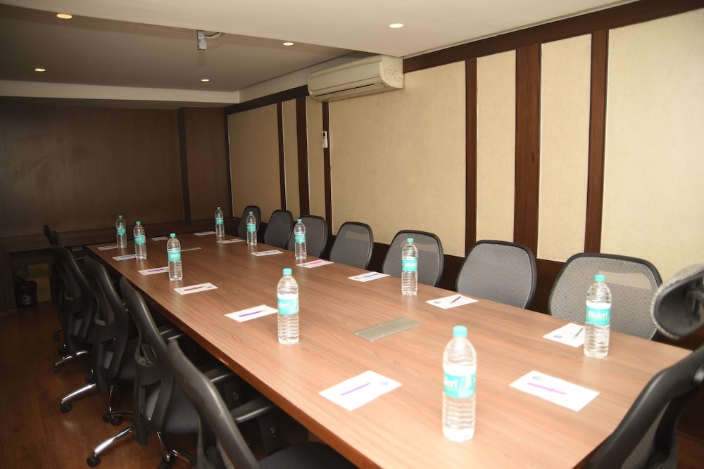 Maurya Hotel 62/66