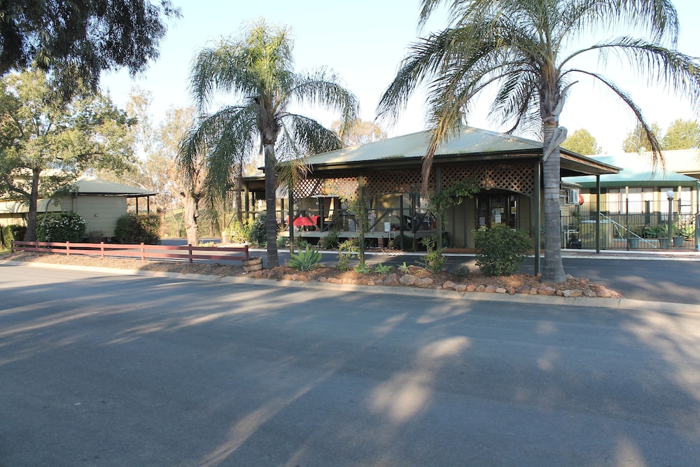 LAKE FORBES MOTEL 1/44
